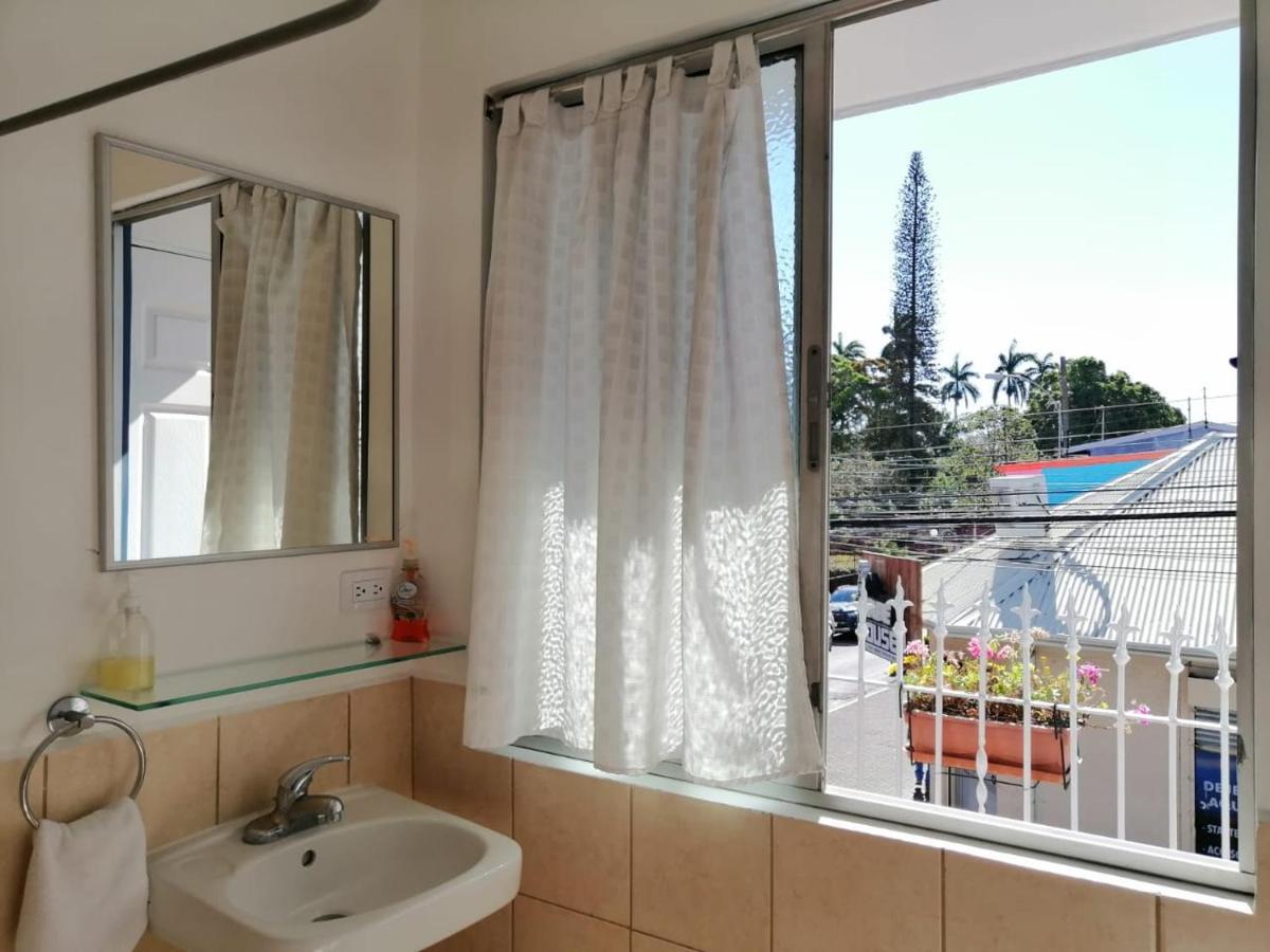 Park View Hotel & Restaurant 알라후엘라 외부 사진