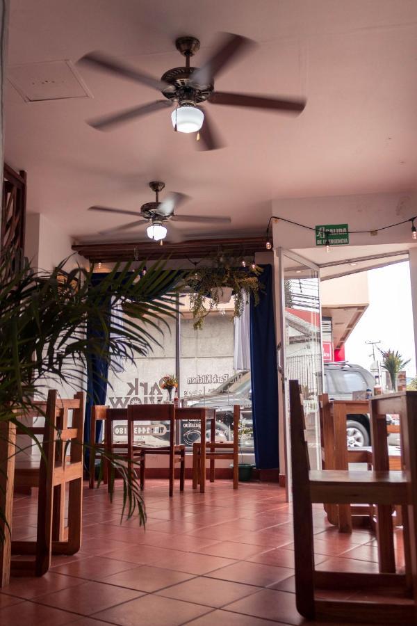 Park View Hotel & Restaurant 알라후엘라 외부 사진