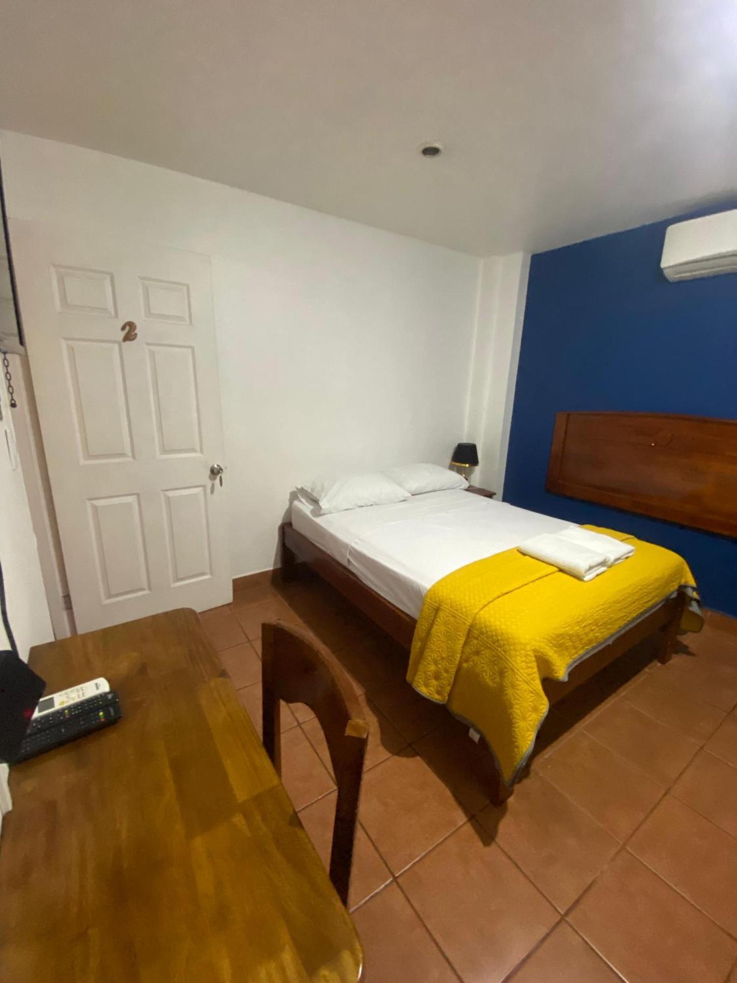 Park View Hotel & Restaurant 알라후엘라 외부 사진