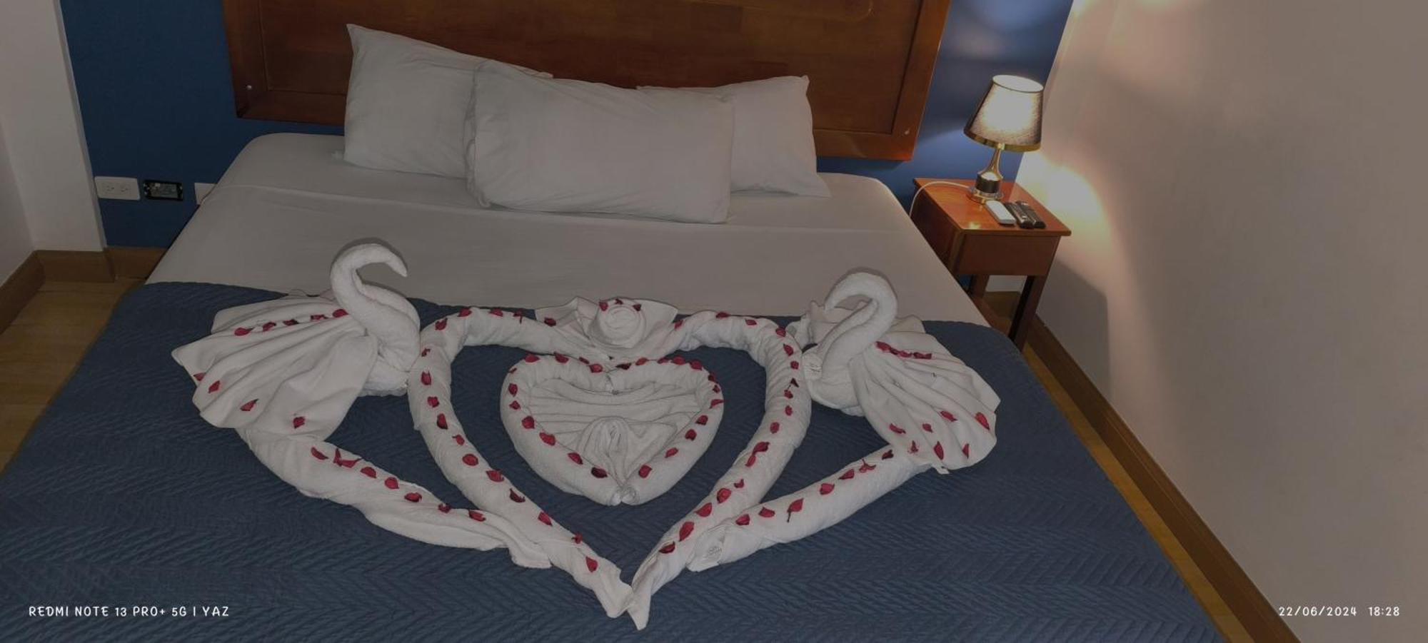 Park View Hotel & Restaurant 알라후엘라 외부 사진