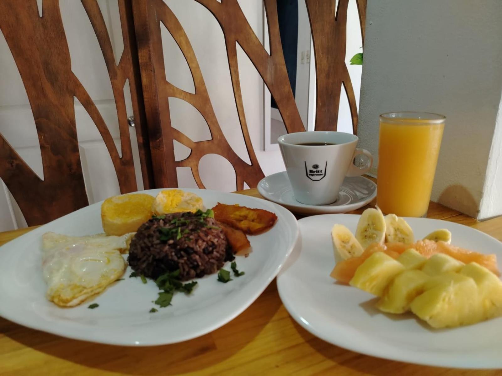 Park View Hotel & Restaurant 알라후엘라 외부 사진