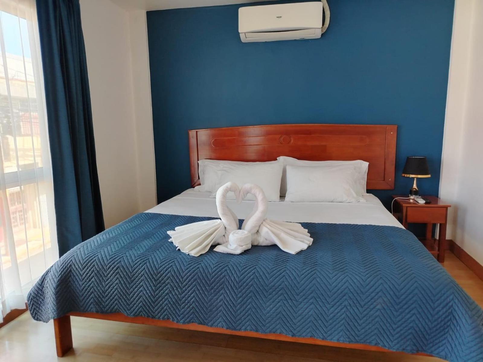 Park View Hotel & Restaurant 알라후엘라 외부 사진