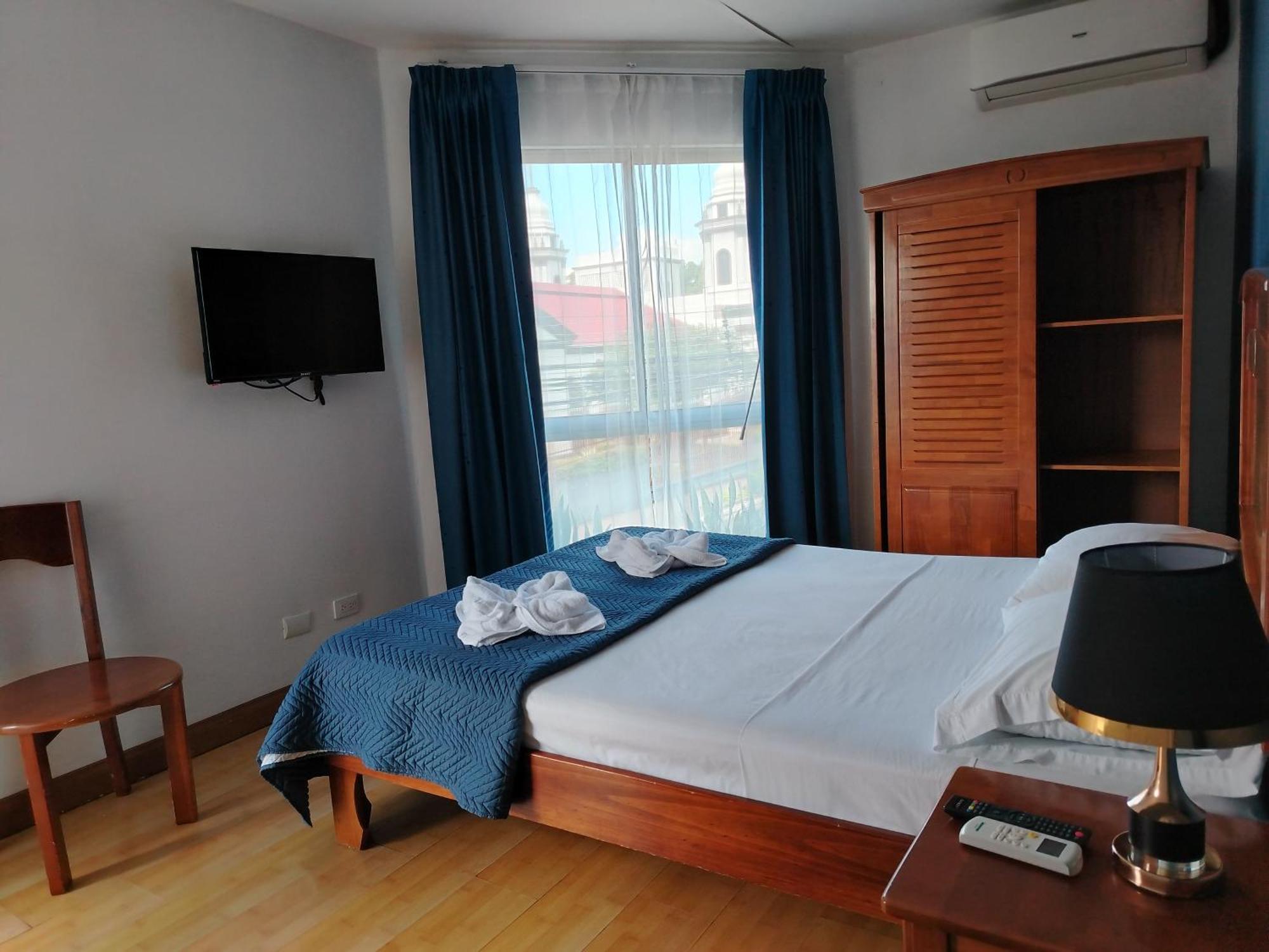 Park View Hotel & Restaurant 알라후엘라 외부 사진